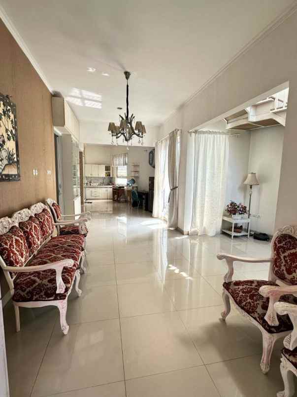 dijual rumah luas di cluster cigadung dago bandung