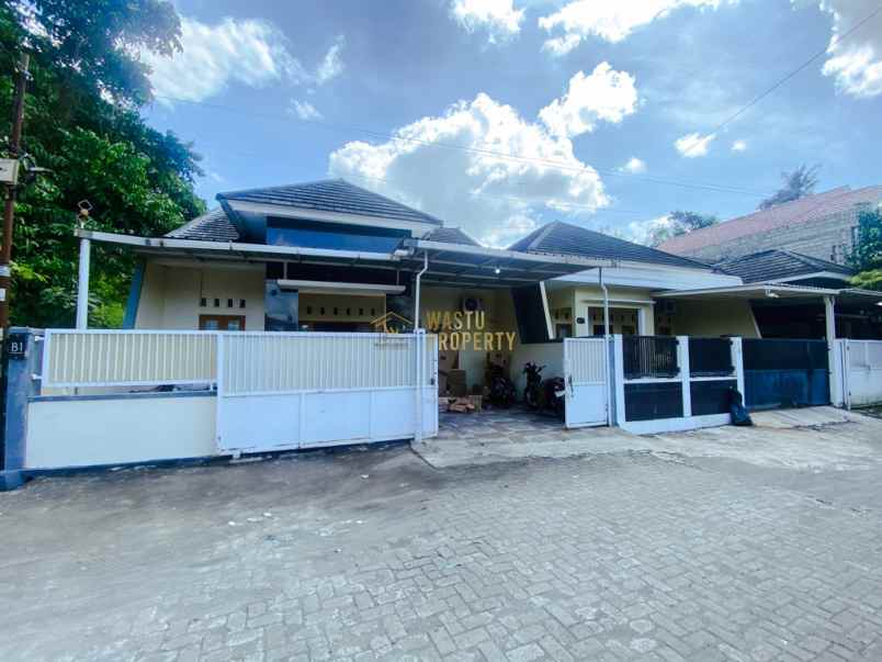 dijual rumah maguwoharjo depok sleman