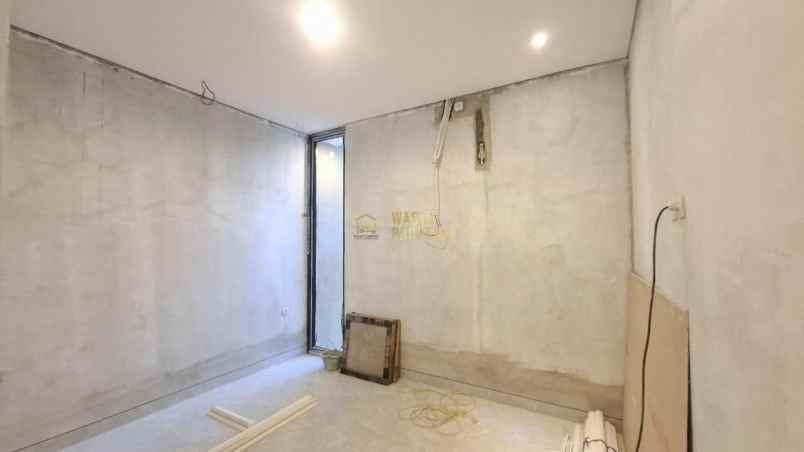 dijual rumah maguwoharjo kec depok kab