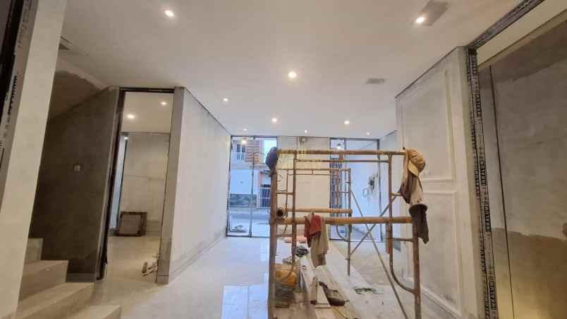 dijual rumah maguwoharjo kec depok kab