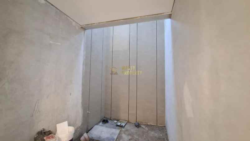 dijual rumah maguwoharjo kec depok kab