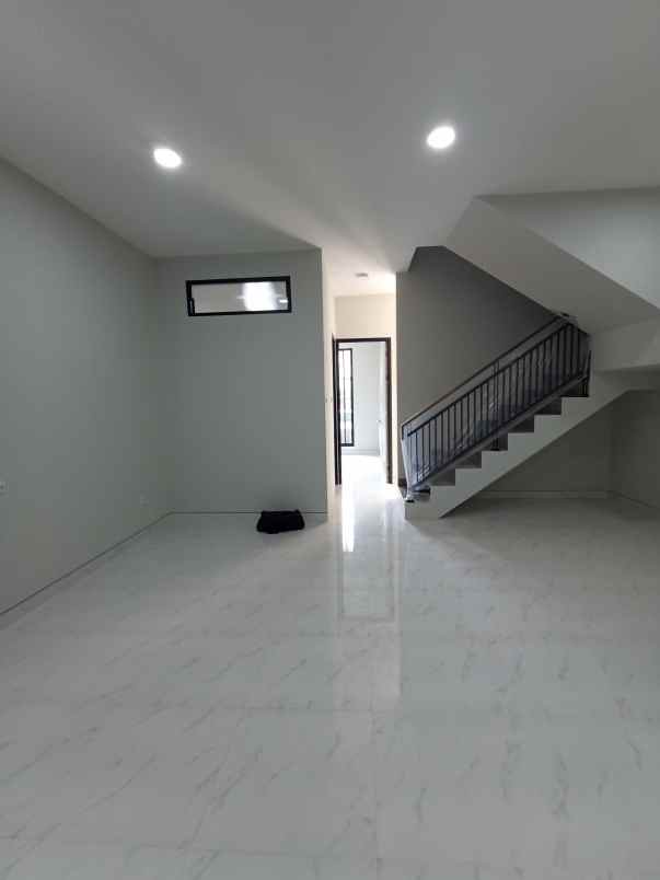 dijual rumah manyar kertoadi