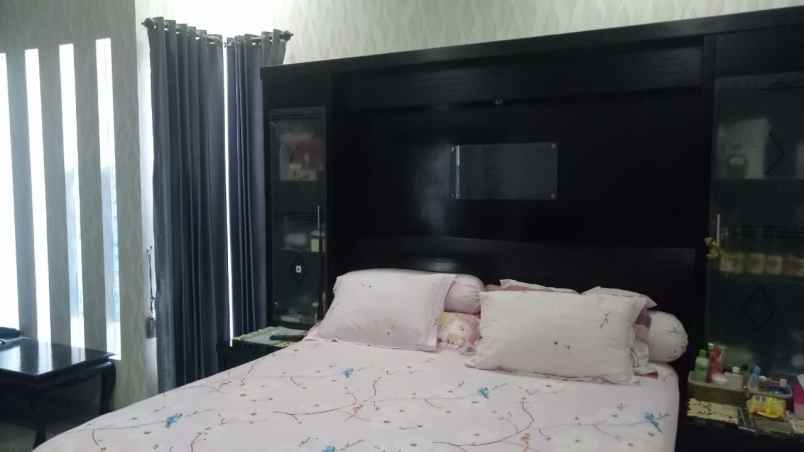 dijual rumah manyar tirtoasri