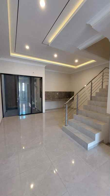 dijual rumah manyar tirtoyoso
