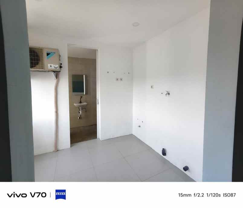 dijual rumah manyar tirtoyoso