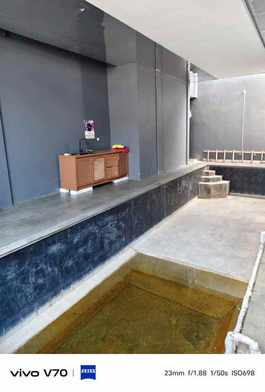 dijual rumah manyar tirtoyoso