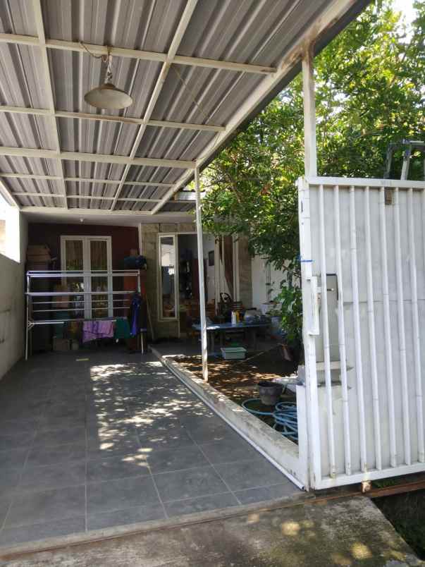 dijual rumah medokan ayu