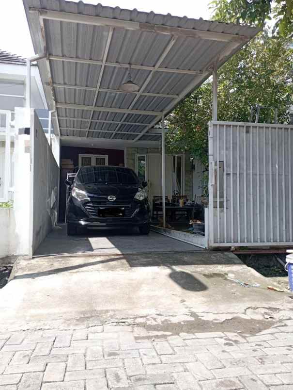 dijual rumah medokan ayu