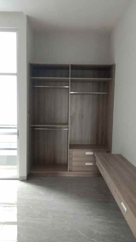 dijual rumah meruya