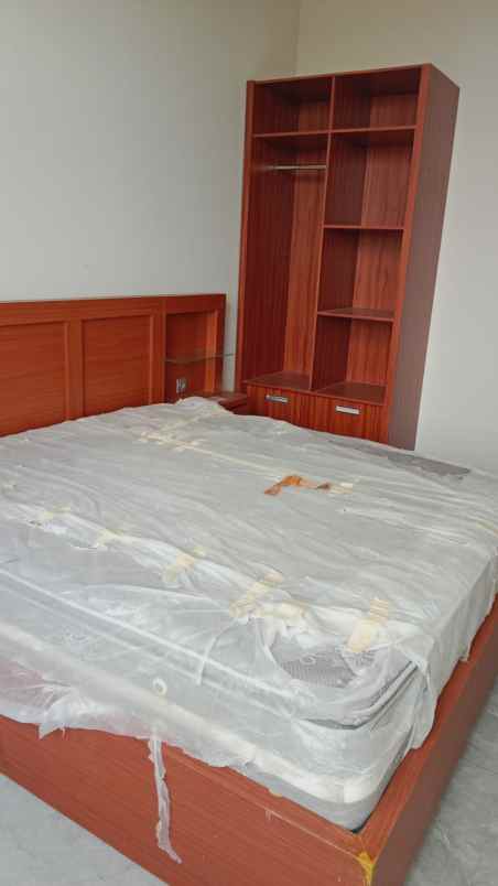 dijual rumah meruya