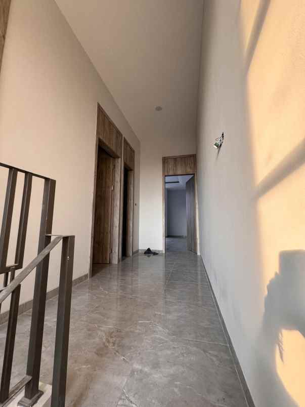dijual rumah meruya