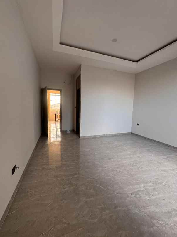 dijual rumah meruya