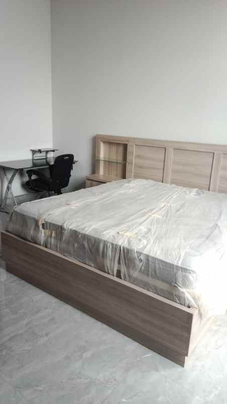 dijual rumah meruya