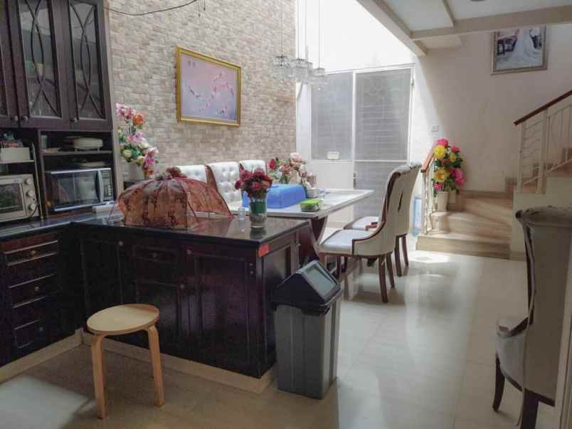 dijual rumah meruya residence