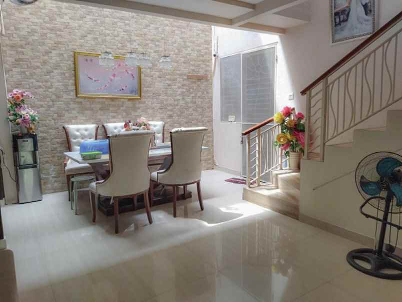 dijual rumah meruya residence