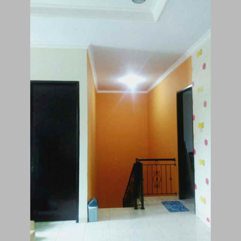 dijual rumah meruya utara