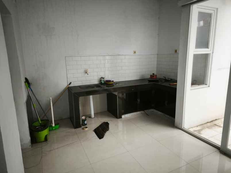 dijual rumah metland menteng