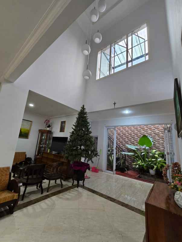 dijual rumah mewah siap huni di legenda wisata cibubur