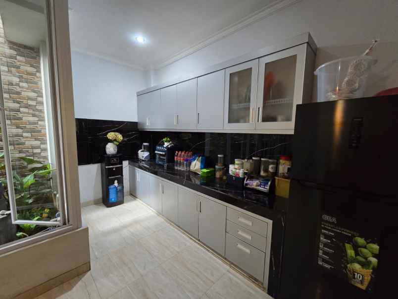 dijual rumah mewah siap huni di legenda wisata cibubur