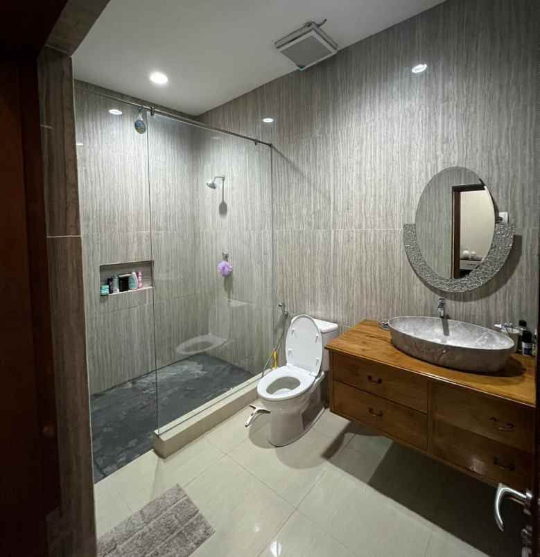 dijual rumah mewah solo kota jateng