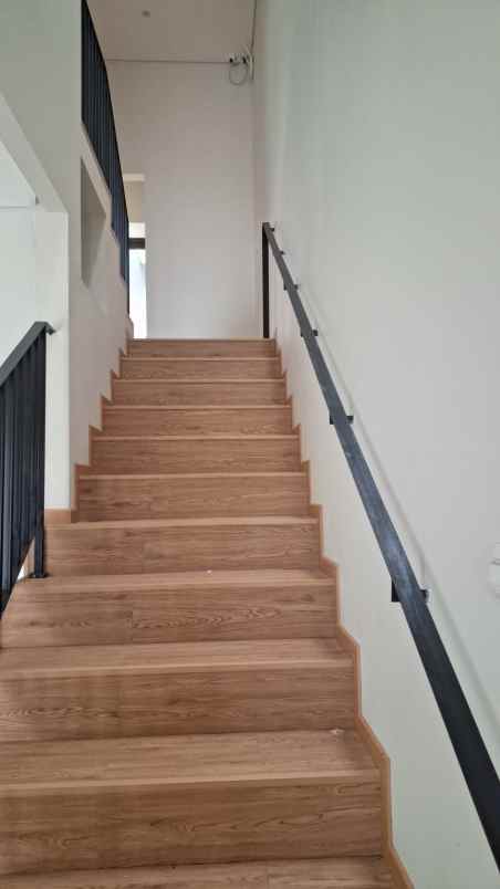 dijual rumah modern dalam cluster di kahfi jagakarsa