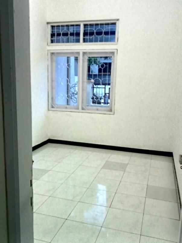 dijual rumah mulyosari mas