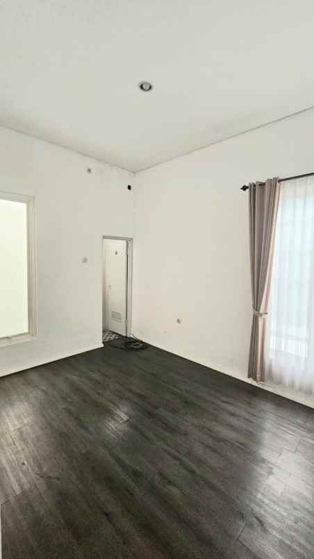 dijual rumah nirwana eksekutif