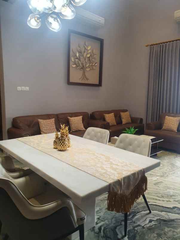 dijual rumah north emerald mansion