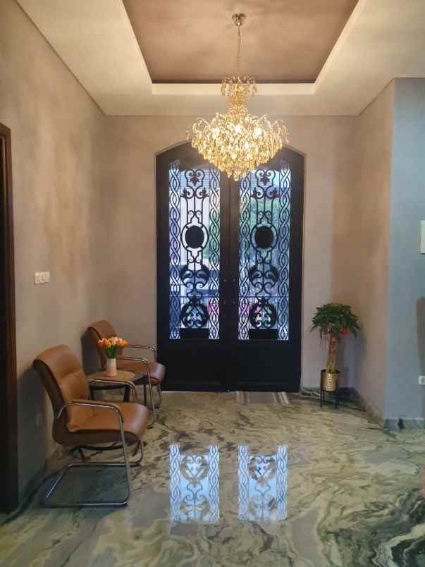 dijual rumah north emerald mansion
