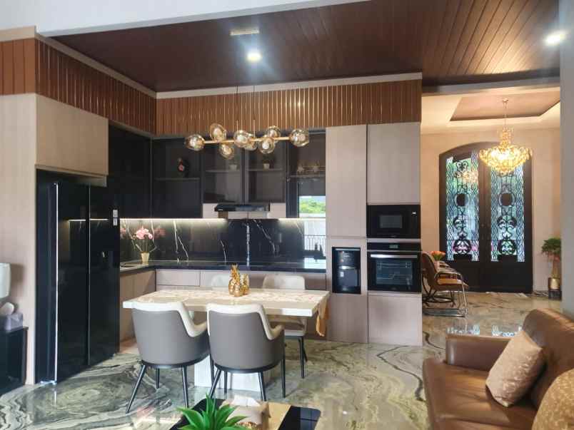 dijual rumah north emerald mansion