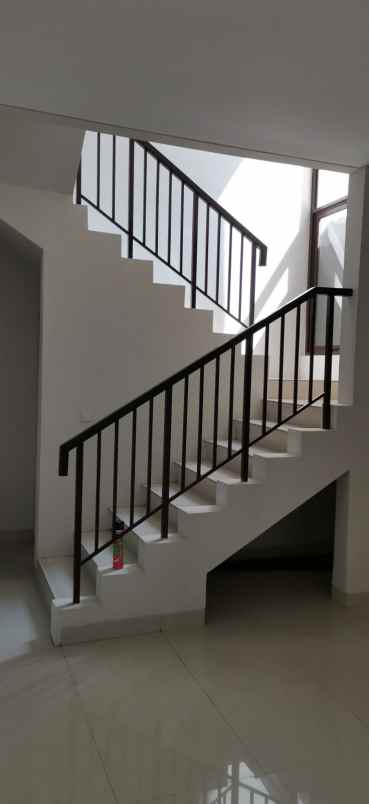 dijual rumah pagedangan