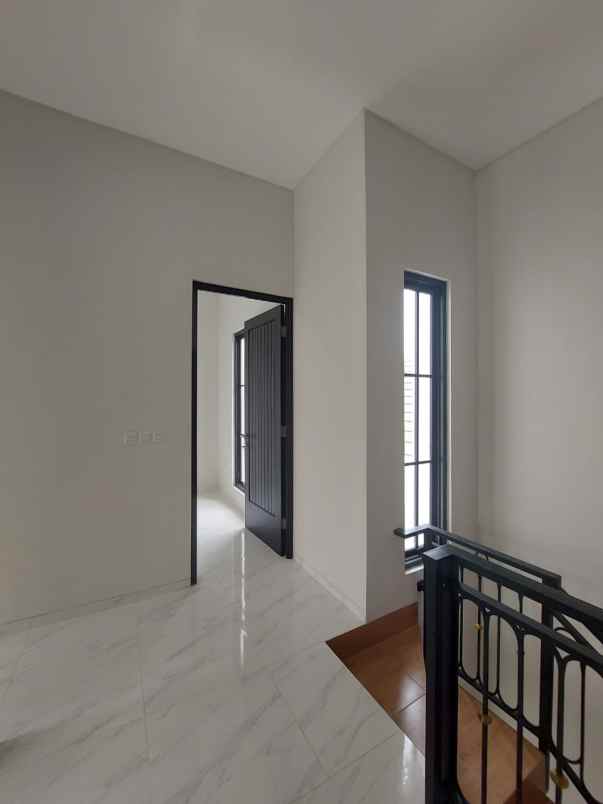 dijual rumah pakis