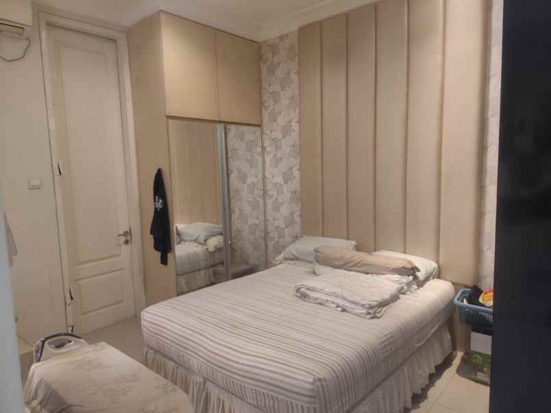 dijual rumah pakuwon city