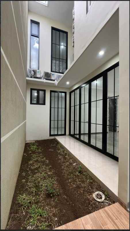 dijual rumah pakuwon city