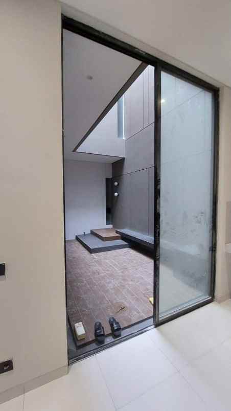 dijual rumah pakuwon city laguna