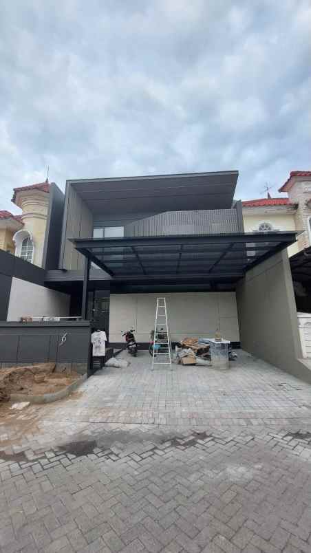 dijual rumah pakuwon city laguna