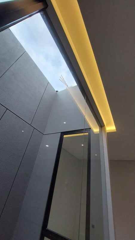dijual rumah pakuwon city laguna