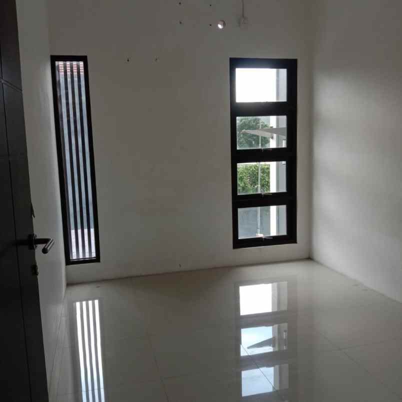 dijual rumah palm oasis