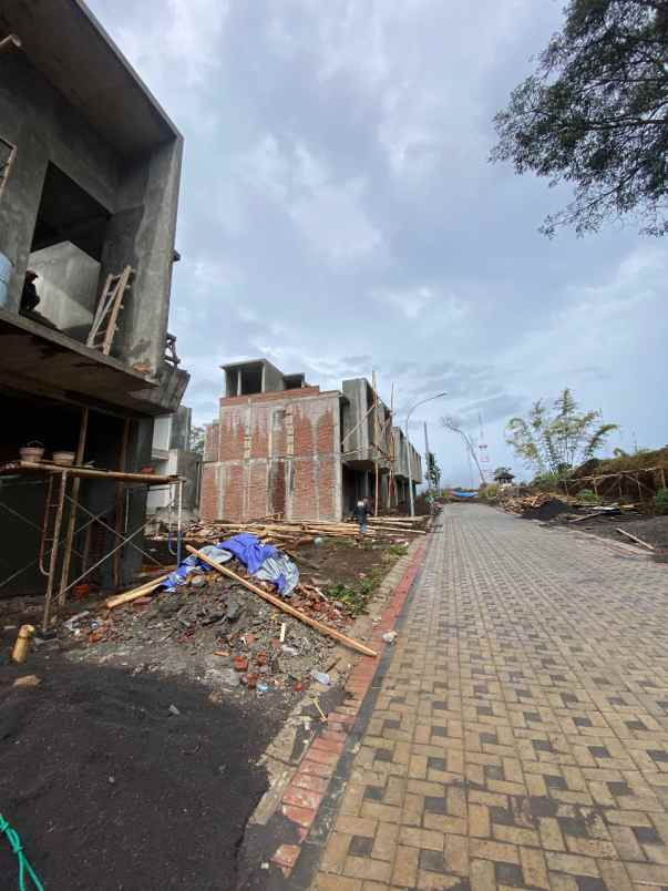 dijual rumah parama panderman hills