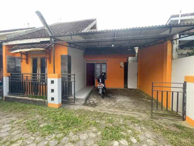 dijual rumah pasar godean
