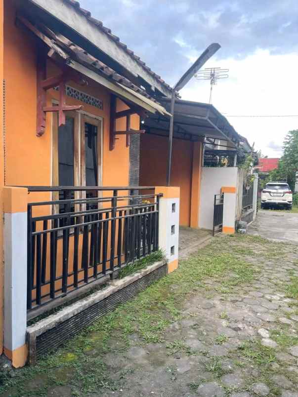 dijual rumah pasar godean