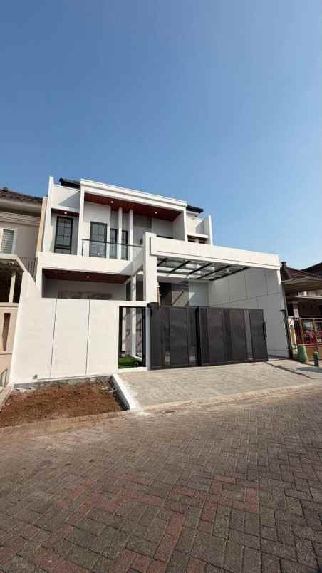 dijual rumah pbi araya golf malang