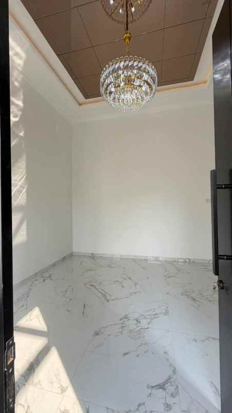 dijual rumah pbi araya golf malang
