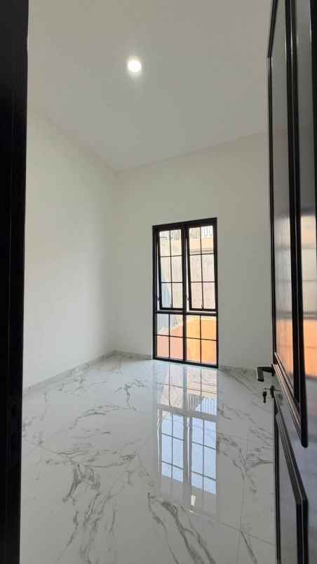 dijual rumah pbi araya golf malang