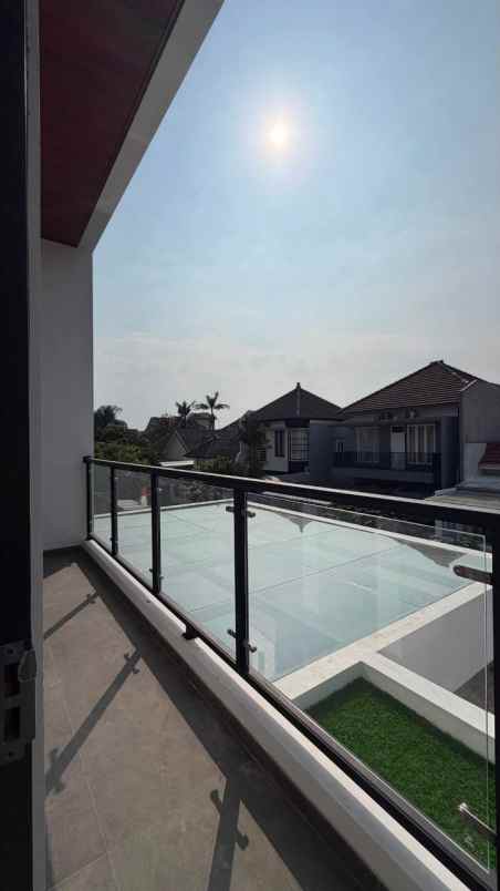 dijual rumah pbi araya golf malang