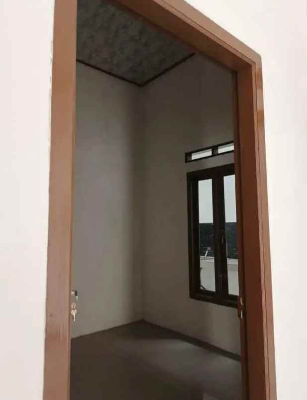 dijual rumah perum mahkota residence