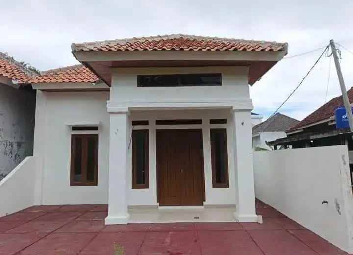 dijual rumah perum mahkota residence