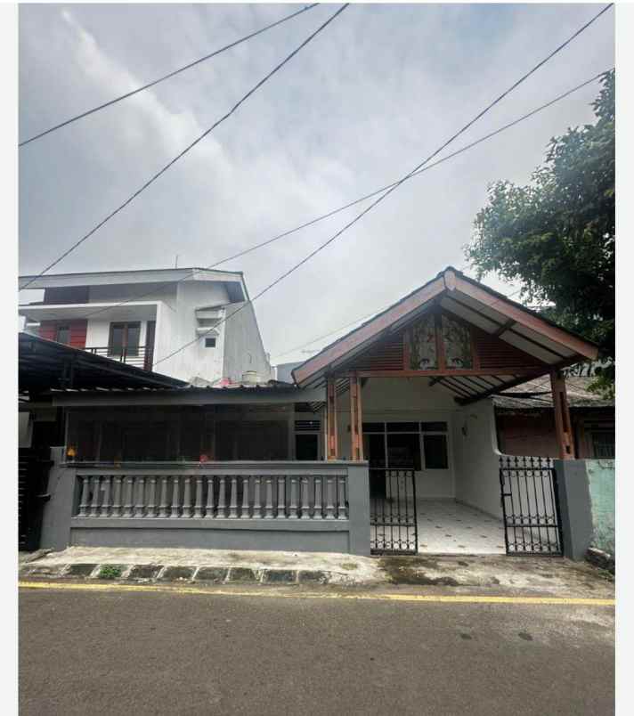 dijual rumah perum sapta taruna 2