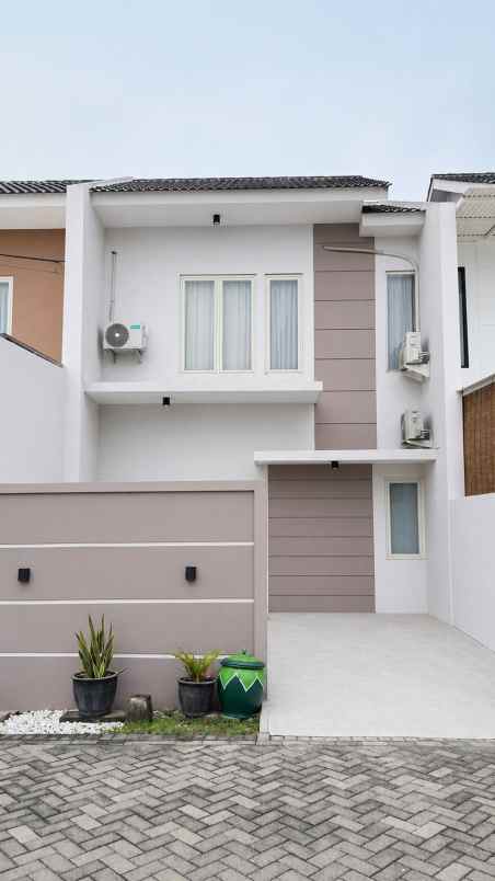 dijual rumah perumahan green mansion