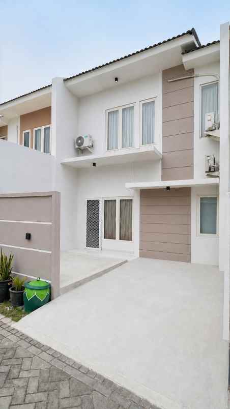 dijual rumah perumahan green mansion